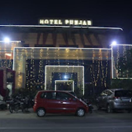 Hotel Punjab , Saharanpur Buitenkant foto