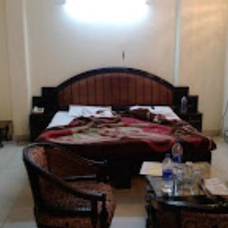 Hotel Punjab , Saharanpur Buitenkant foto