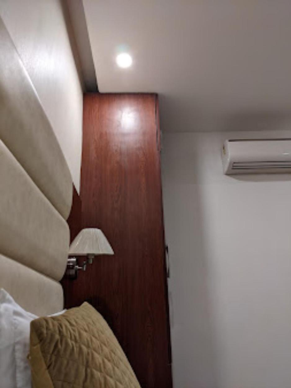 Hotel Punjab , Saharanpur Buitenkant foto