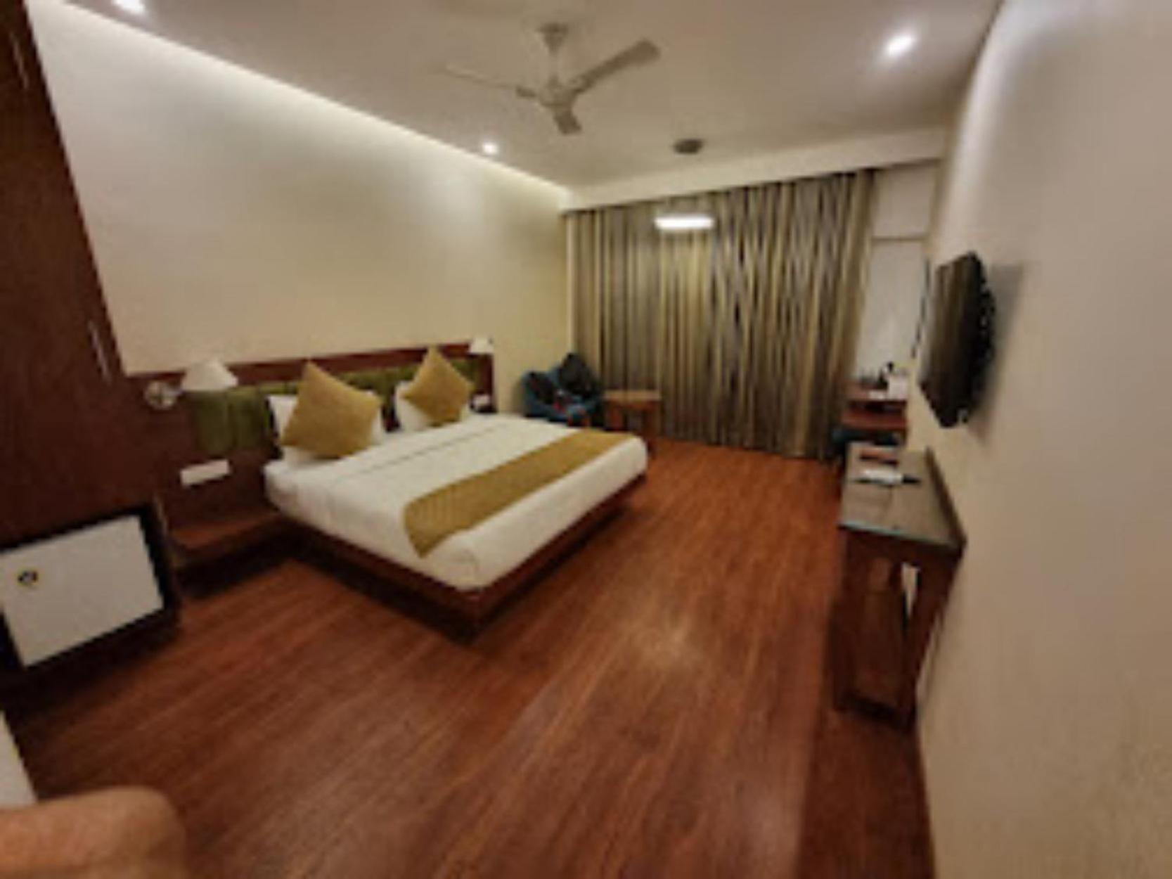 Hotel Punjab , Saharanpur Buitenkant foto