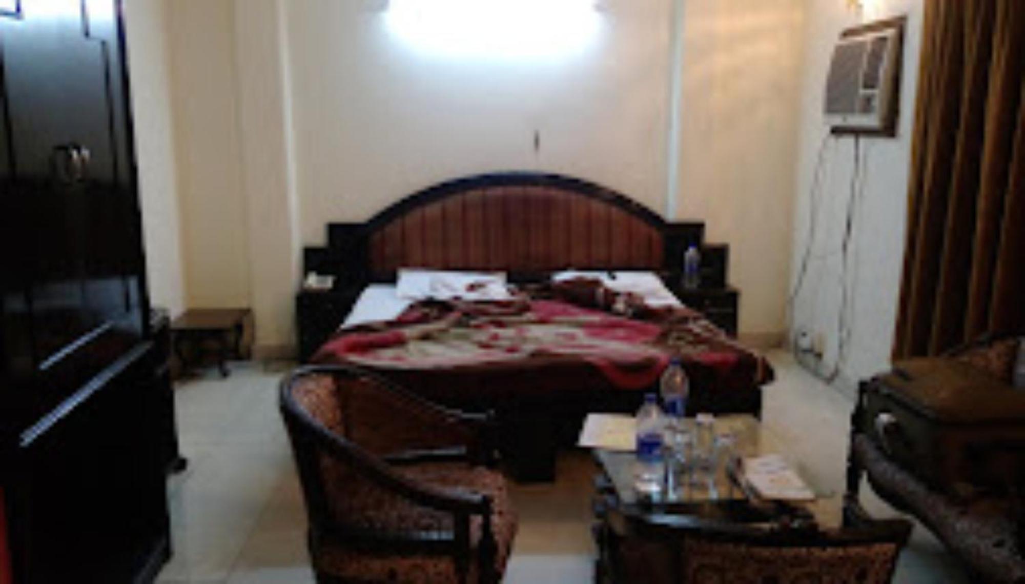 Hotel Punjab , Saharanpur Buitenkant foto